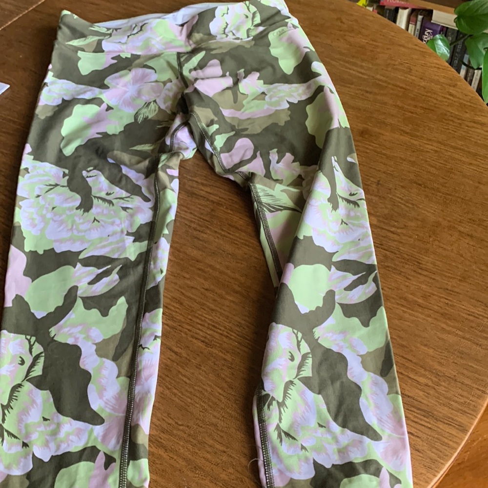 Calvin Klein floral workout capri
